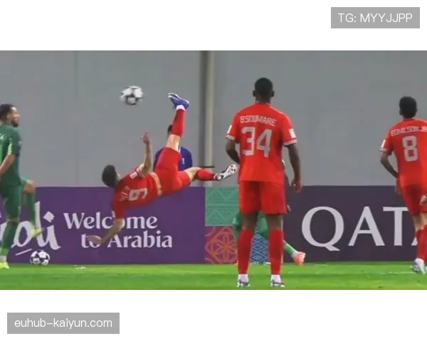 弗罗西诺内门将神扑后手抛球快攻，助攻前锋单刀破门